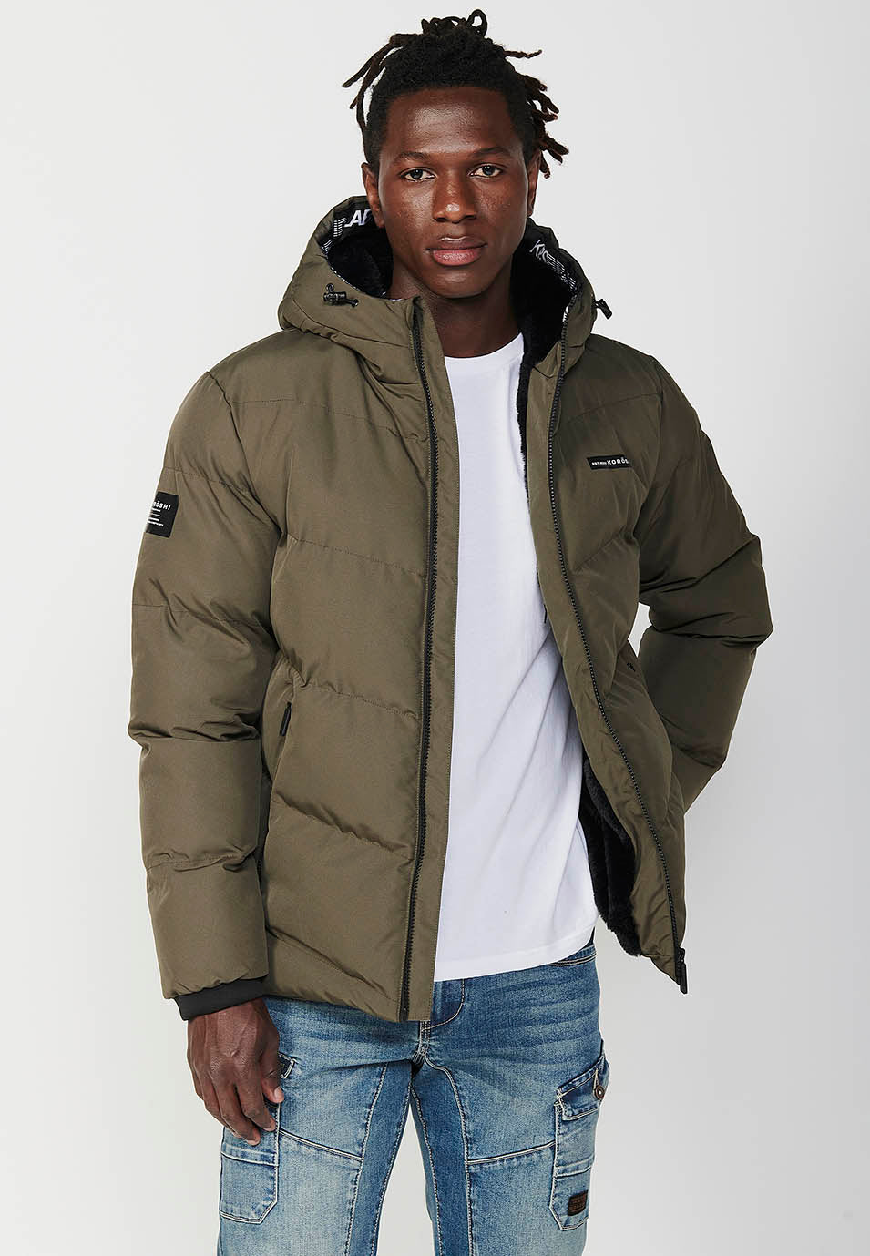 Cazadora acolchada y cierre delantero con cremallera y cuello con capucha para hombre