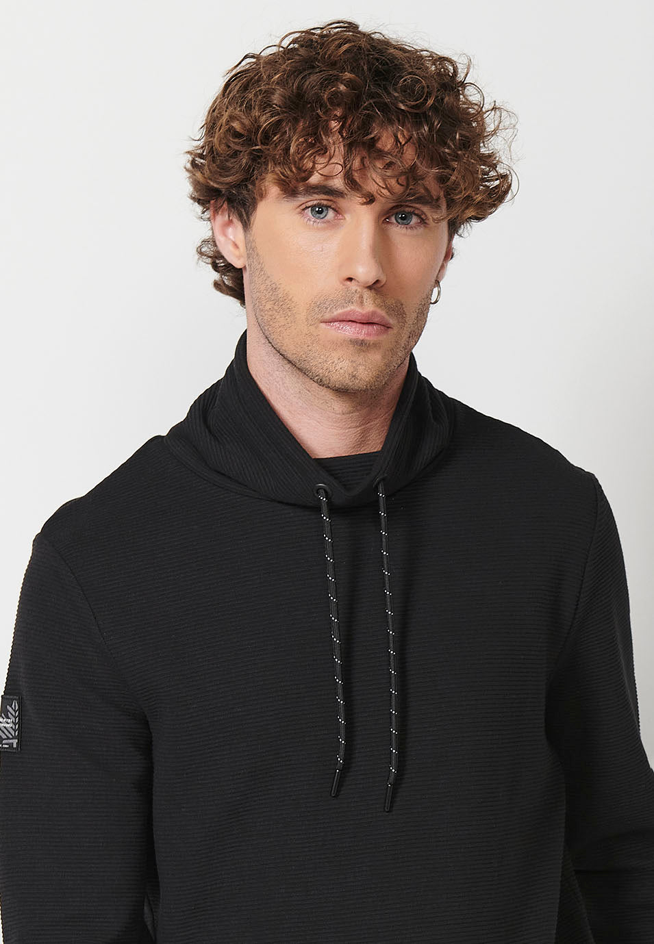 Sweat col montant à manches longues avec cordon réglable et tissu texturé rayé