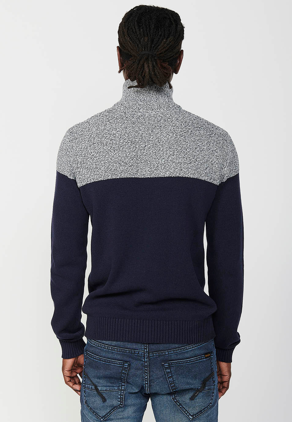 Tricot knit sweater with high neck zipper in two colors for men