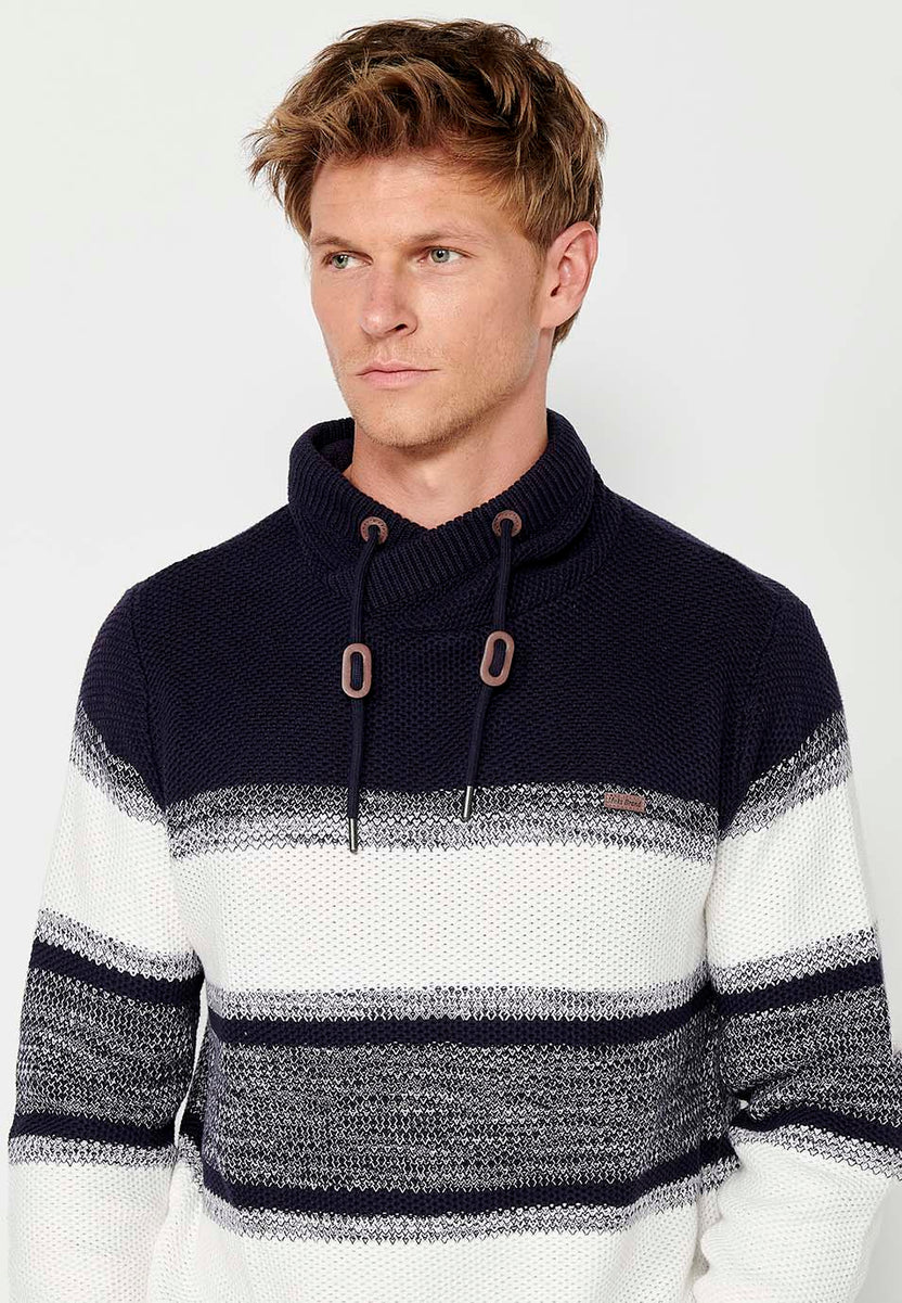 Gestreifter Herrenpullover aus Trikotstrick mit Stehkragen