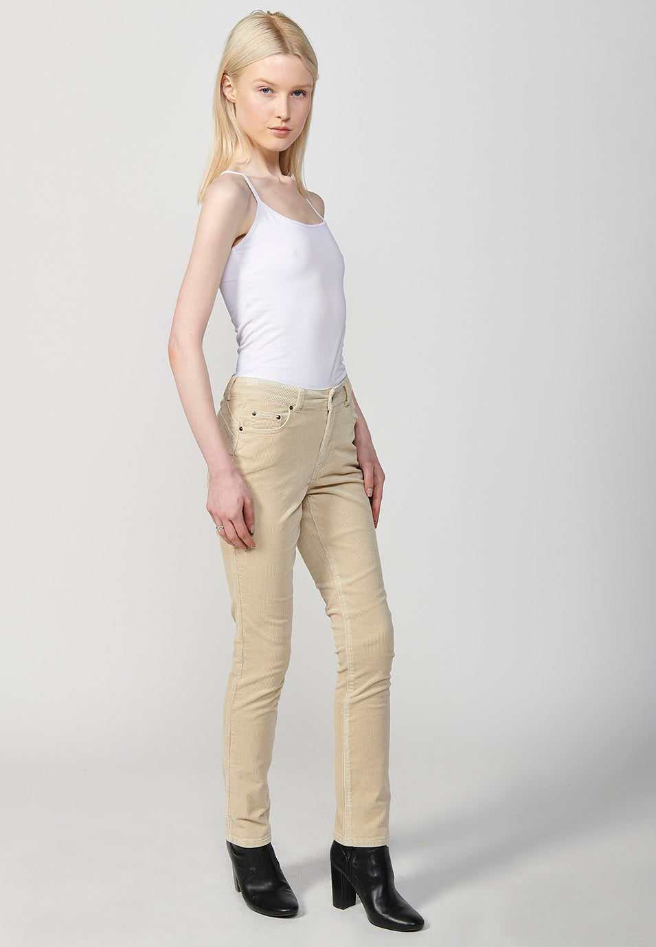 Pantalón de pana push up mujer crudo - Koroshi 2422PT46
