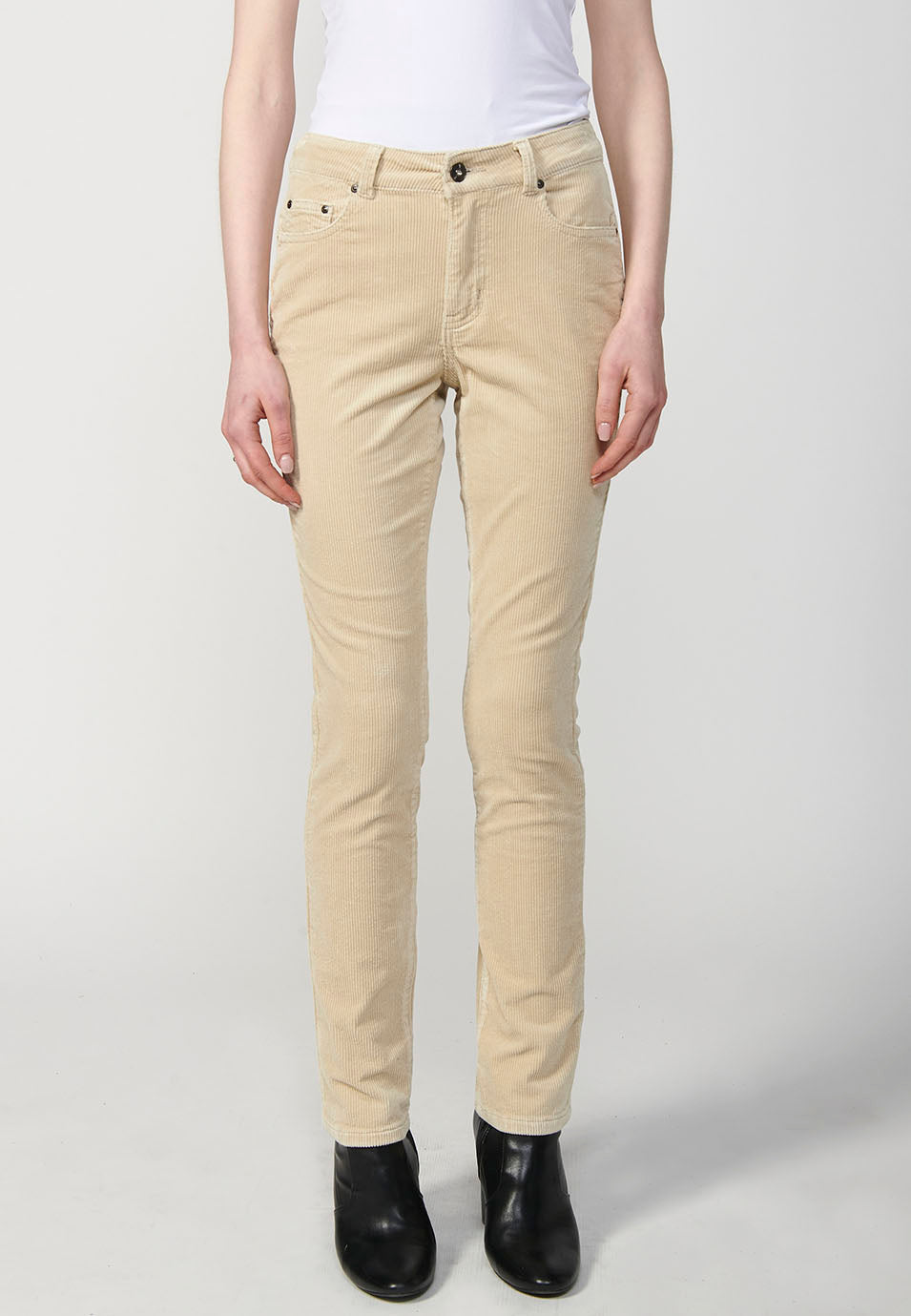 Pantalón de pana push up mujer crudo vista lateral - Koroshi 2422PT46