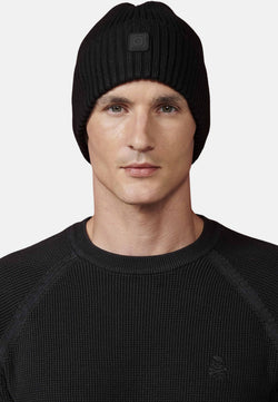 Detalle punto tricot gorro beanie negro - Koroshi 2423HA02