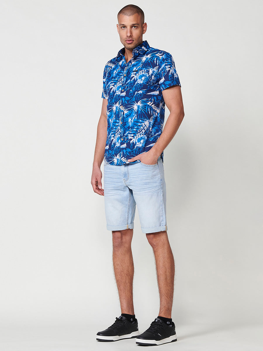 Blaues Herren-Kurzarmhemd aus Baumwolle mit tropischem Print und Tasche – Koroshi 2511CC43