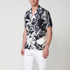 Kurzärmliges Hemd mit V-Ausschnitt, Revers, Knopfverschluss vorne und tropischem Aufdruck in zwei Farben für Herren