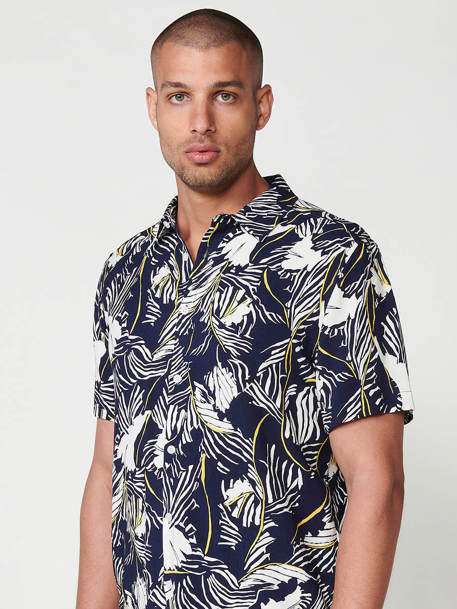 Camisa estampado tropical relaxed viscosa manga corta hombre navy - Koroshi 2511CC49