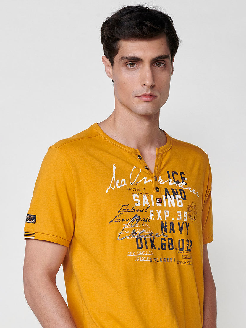 Men's yellow short sleeve printed henley collar t-shirt - Koroshi 2511MC04