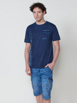 Indigofarbenes, kurzärmliges, bedrucktes Rundhals-T-Shirt für Herren – Koroshi 2511MC26