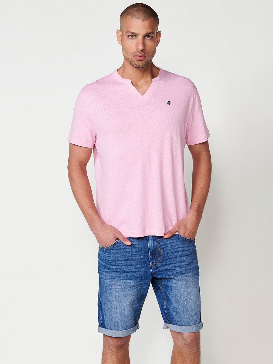 Pink men's short sleeve V-neck linen t-shirt - Koroshi 2511MC64