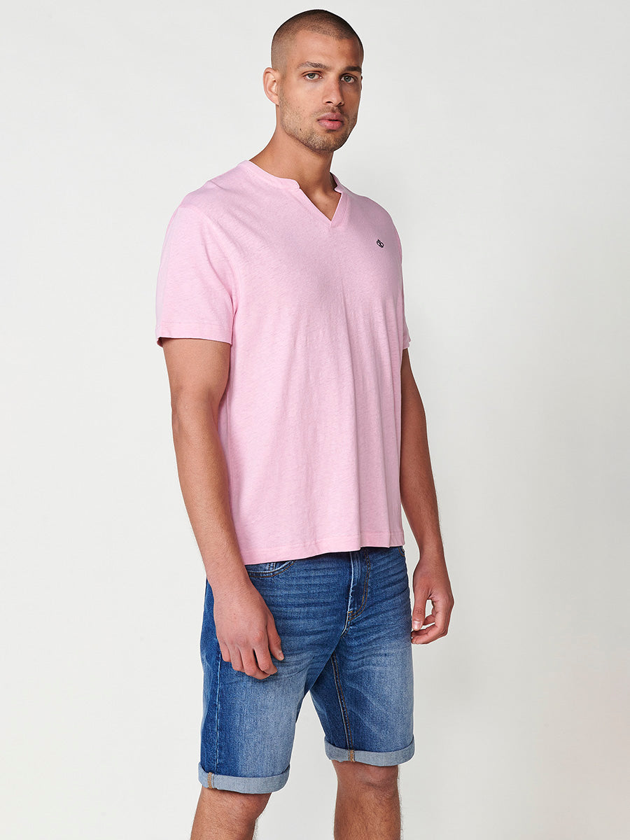 Pink men's short sleeve V-neck linen t-shirt - Koroshi 2511MC64