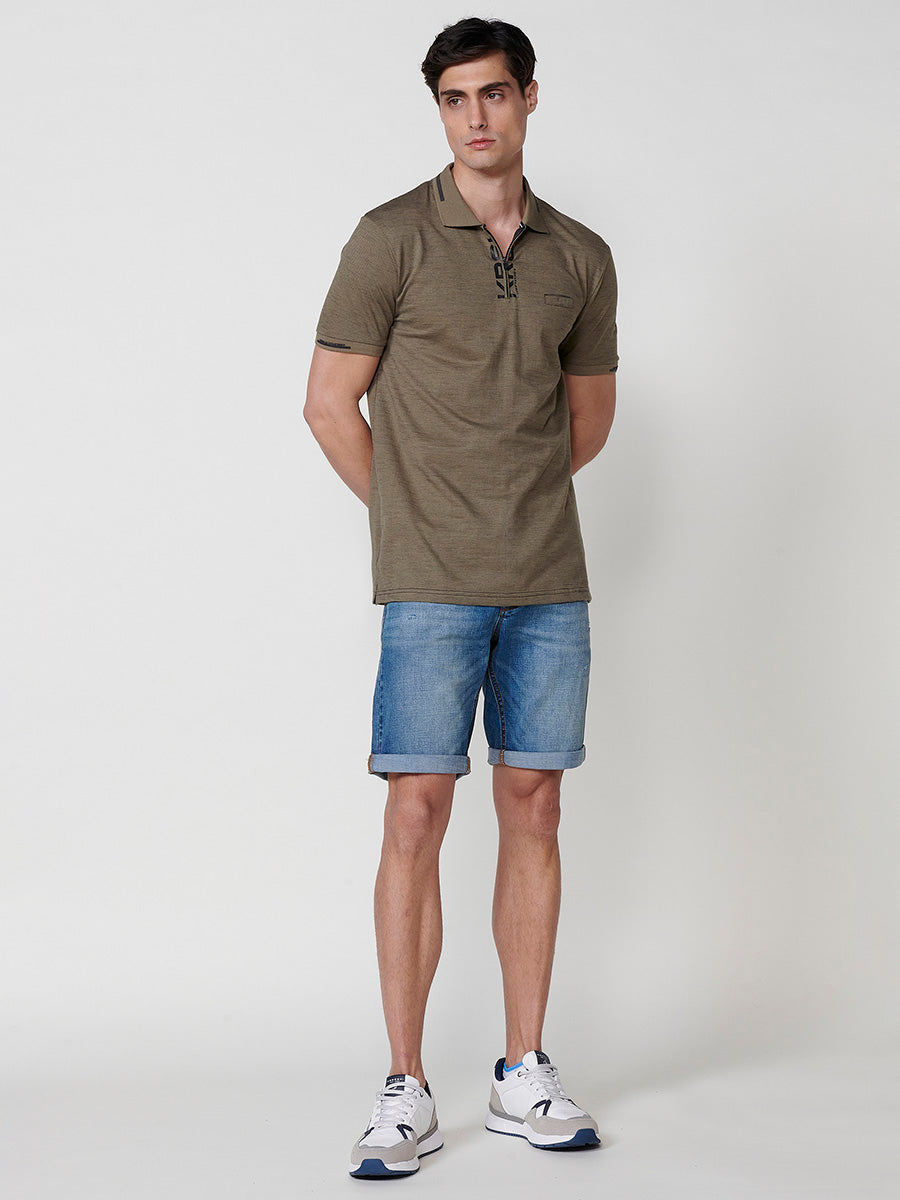 Khakifarbenes kurzärmliges Herren-Poloshirt mit meliertem Hemdkragen – Koroshi 2511PC25