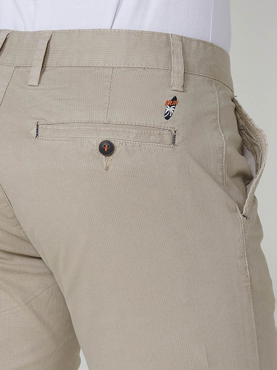 Herren-Chinoshorts aus Baumwolle mit Mikrodruck in Steinoptik – Koroshi 2511PS08