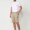 Bermuda cargo para hombre en tejido técnico elástico color beige