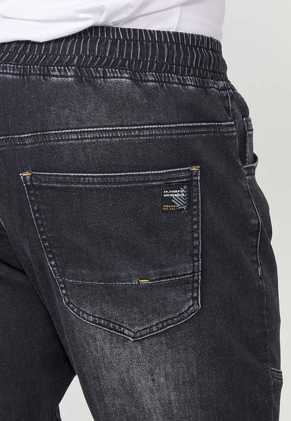 Pantalon de jogging en jean avec taille élastique et cinq poches dont une poche et détails aux genoux pour homme
