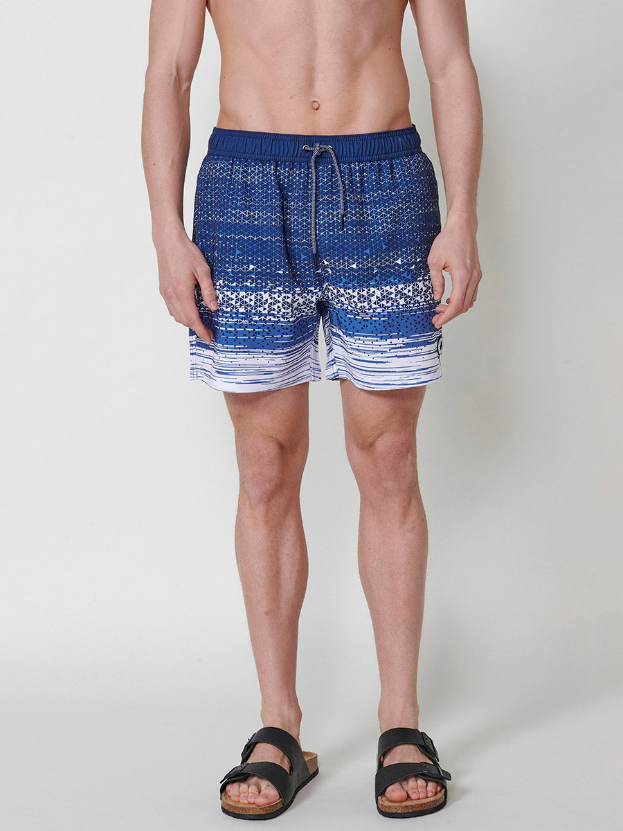 Herren-Badeanzug mit Farbverlauf und geometrischem Muster, Marineblau – Koroshi 2511WA15