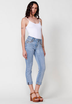 Hellblaue Damen-Slim-Jeans mit Umschlagsaum und Strasssteinen – Koroshi 2512PT02