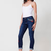 Pantalon long slim push up en jean avec finition à revers avec détail floral brodé et fermeture sur le devant avec fermeture éclair et bouton en Bleu pour Femme