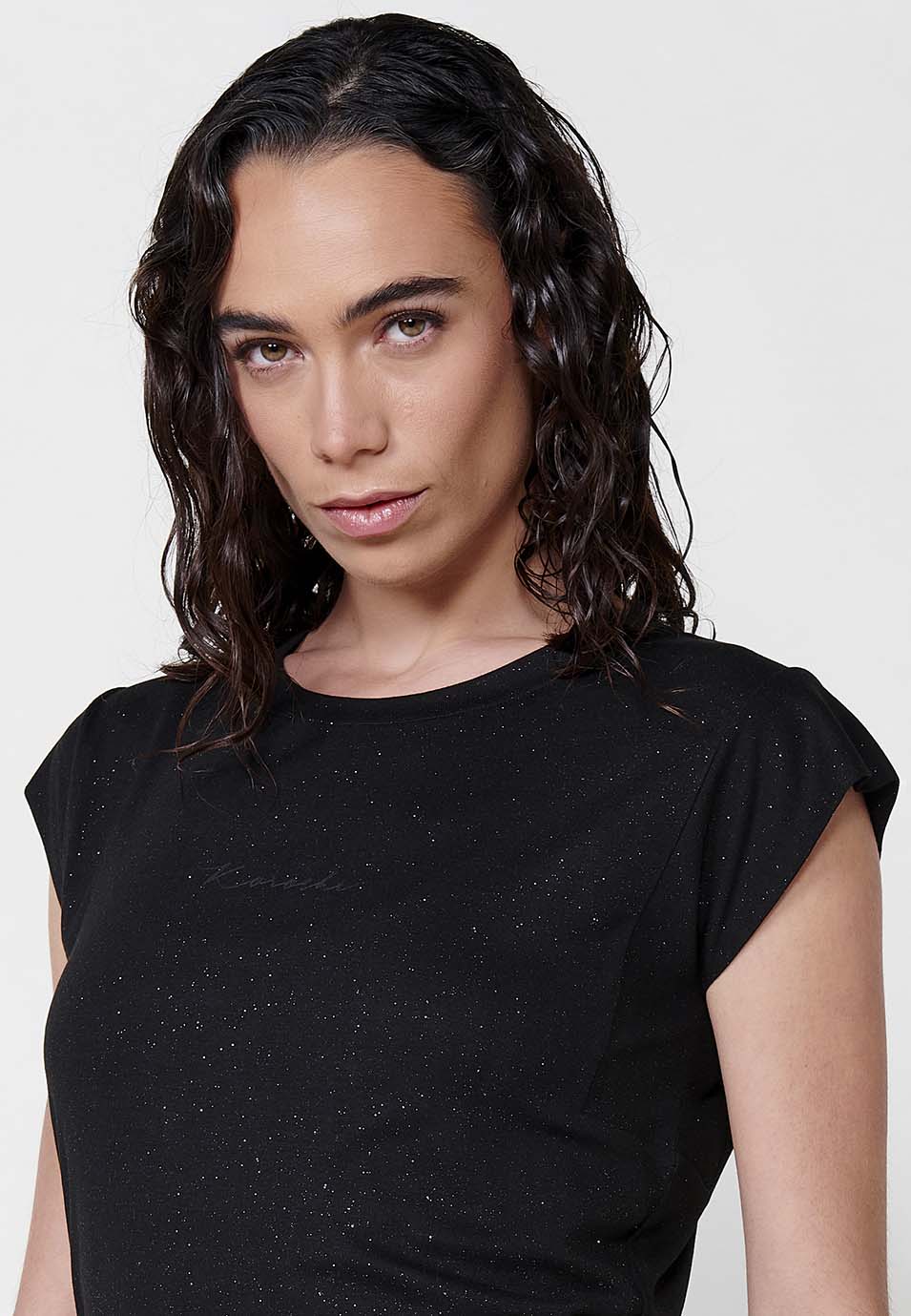 Camiseta brillos vista trasera mujer negro - Koroshi 2512TP11