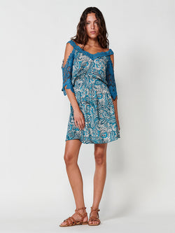 Kurzes Viskosekleid mit Paisley-Print und türkisfarbener Spitze für Damen - Koroshi 2512VS26