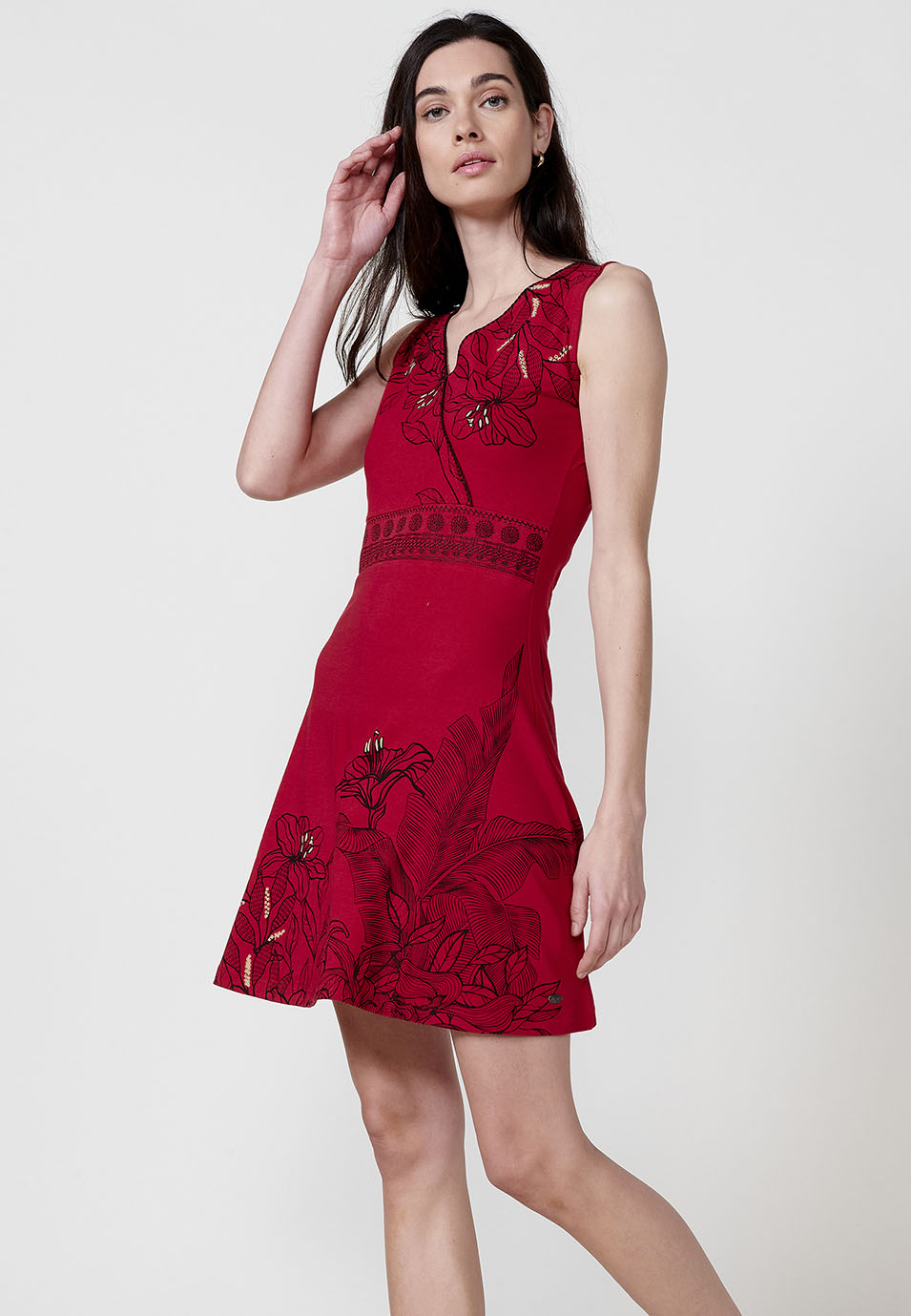 Robe courte femme rouge en coton imprimé fleuri et décolleté V - Koroshi 2512VS57