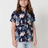 Camicia a maniche corte con stampa tropicale in blu navy per ragazzo