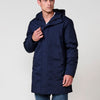Parka bleu marine pour hommes avec capuche, poches et fermeture éclair sur le devant. Tissu 100% polyester, résistant et polyvalent.