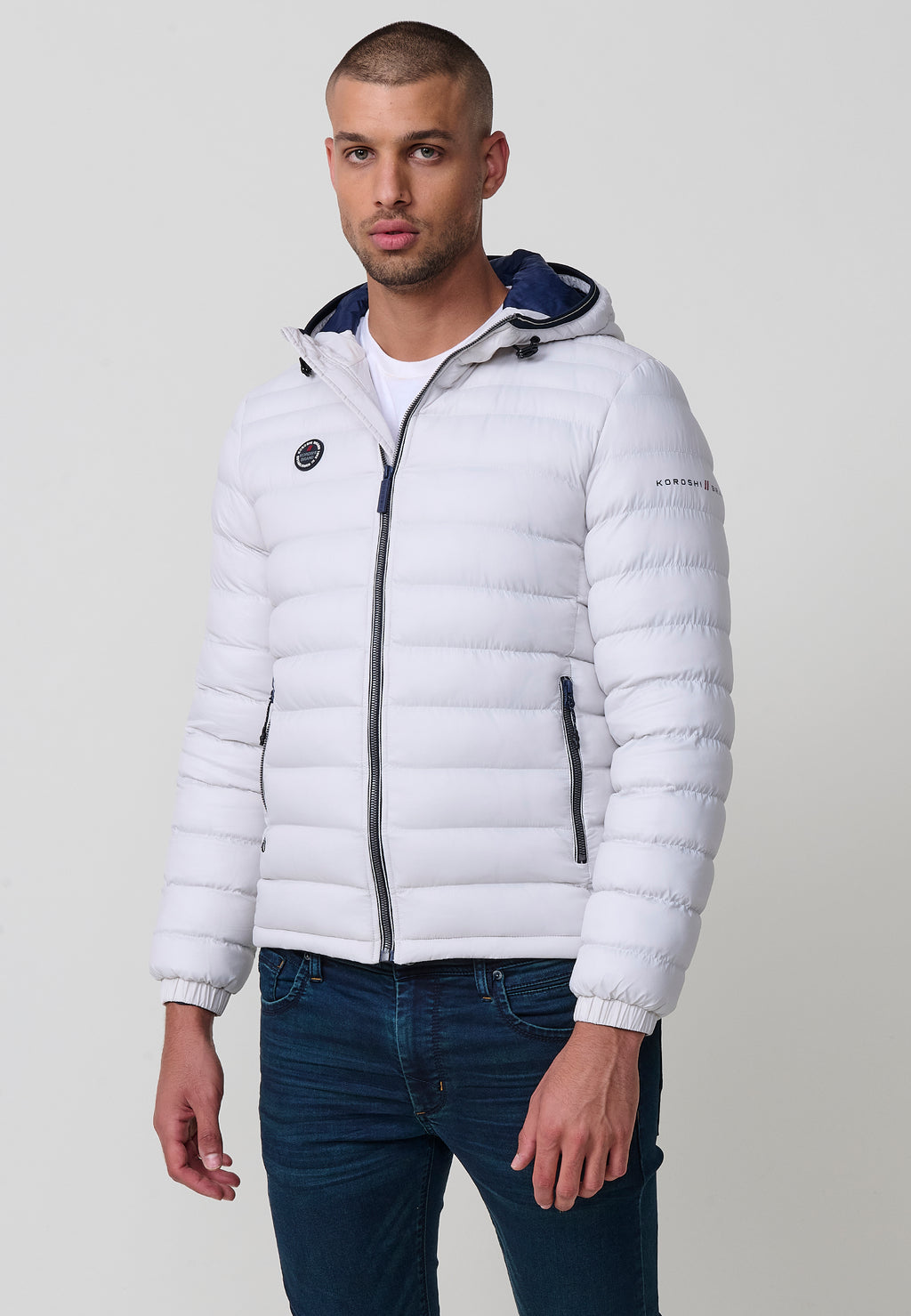 Jaqueta encoixinada plumífer amb caputxa home gris perla detall encoixinat - Koroshi 2521JA49