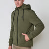 Doudoune homme kaki avec capuche amovible, col montant et fermeture zippée. Fabriqué en 100% polyester, chaud, résistant et polyvalent.