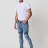 Jean biker pour homme coupe skinny bleu clair, 98% coton et 2% élasthanne, au design ajusté et moderne.