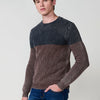 Pull homme en tricot ocre à col rond et manches longues. Construction 100 % coton, douce, respirante et polyvalente.