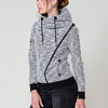 Sudadera abierta de mujer con capucha, tejido doble cara felpa estampada y polar interior, cremallera diagonal con tirador efecto piel.