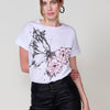 Camiseta blanca mujer algodón con mariposa, flor foil y abalorios