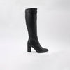 Calzado mujer tipo bota efecto piel caña alta negra, tacón efecto madera 8 cm, cremallera interior y hebilla decorativa.