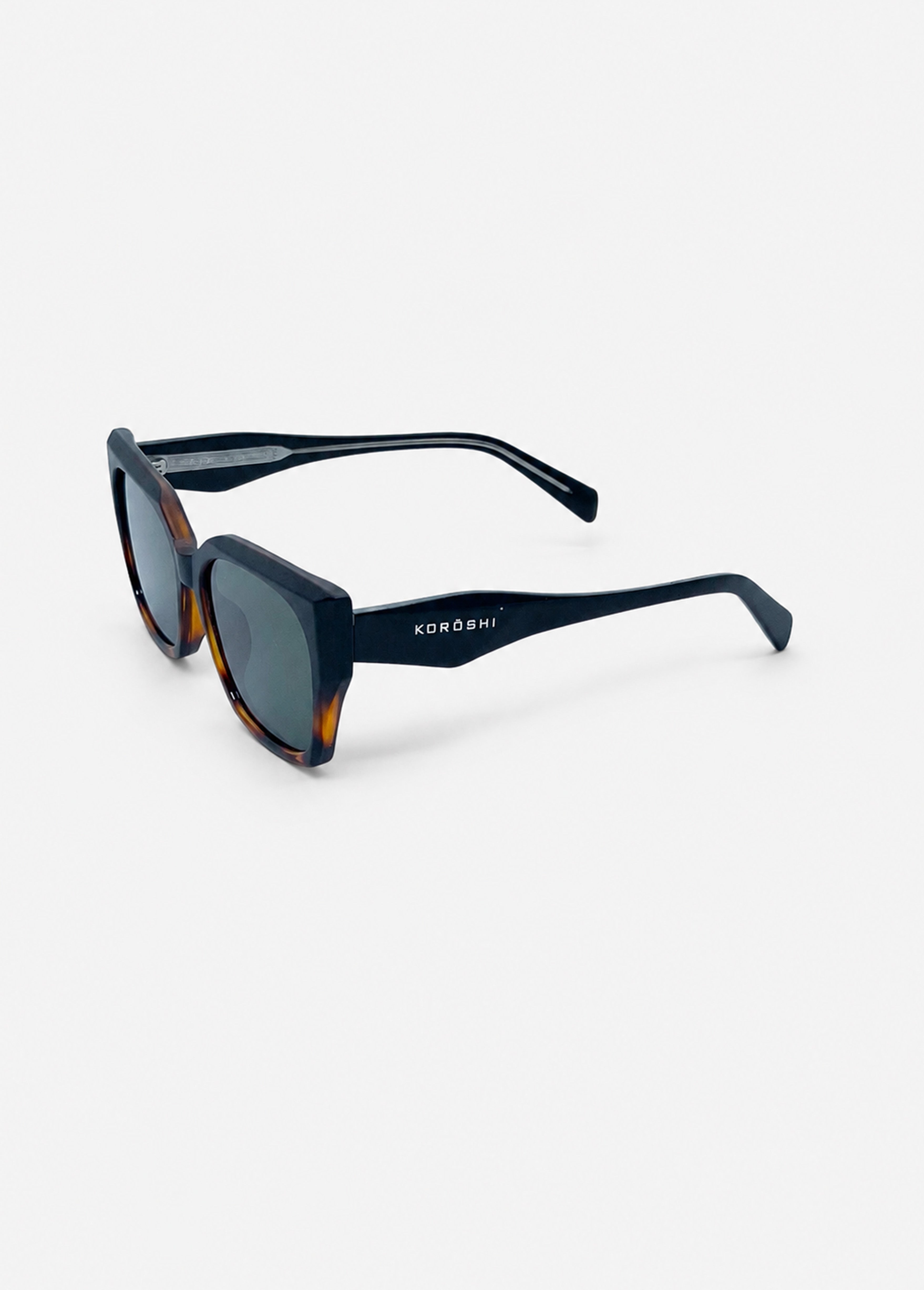 Unisex tortoiseshell effect sunglasses with black gradient lenses for women & men