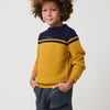 Pull enfant en maille fantaisie en coton moutarde, avec rayure supérieure, col rond et poignets côtelés.