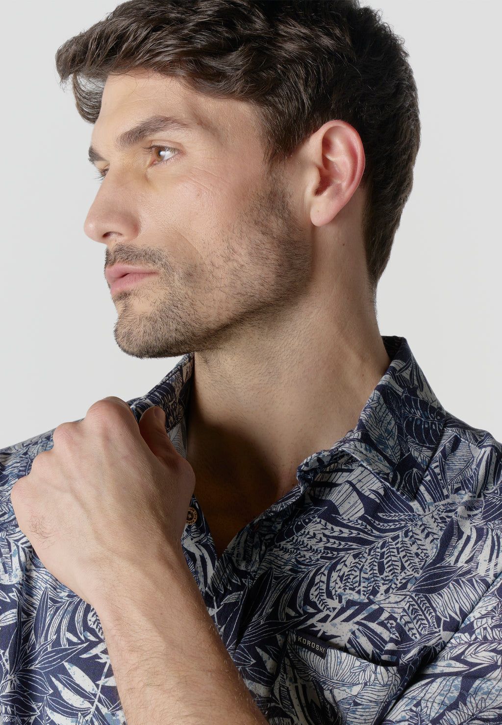 Camicia blu da uomo a manica corta in viscosa stampa tropicale - Koroshi 2611CC37