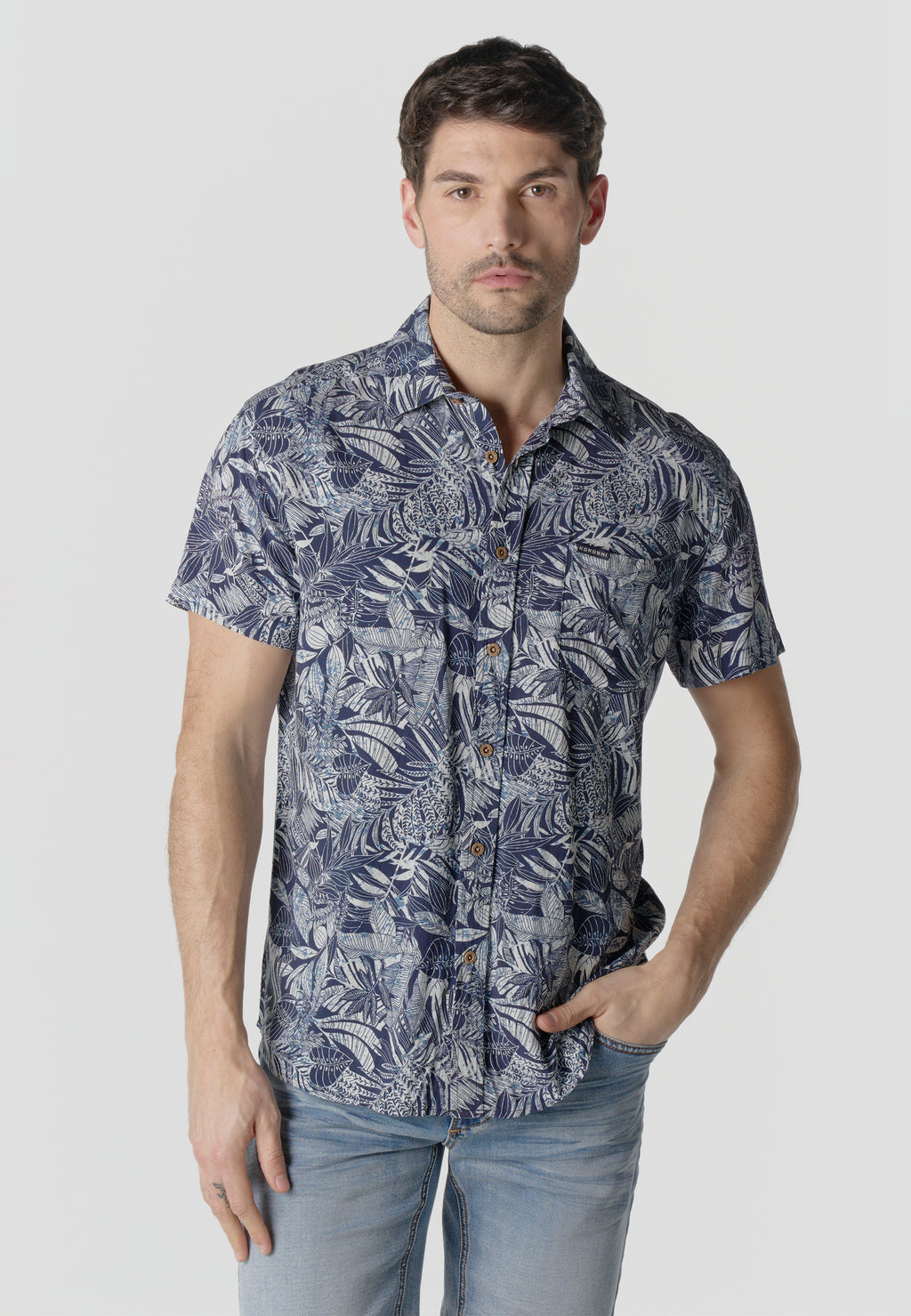 Camicia blu da uomo a manica corta in viscosa stampa tropicale - Koroshi 2611CC37