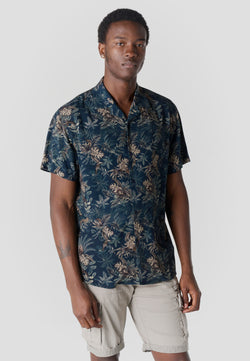 Chemise homme décontractée col cubain en viscose imprimé tropical marine - Koroshi 2611CC48