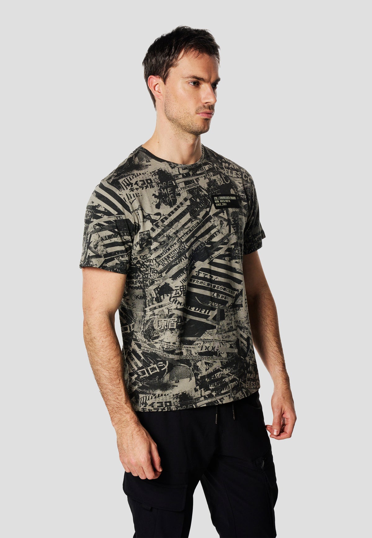 T-shirt homme kaki manches courtes imprimé all-over collage - Koroshi 2611MC11