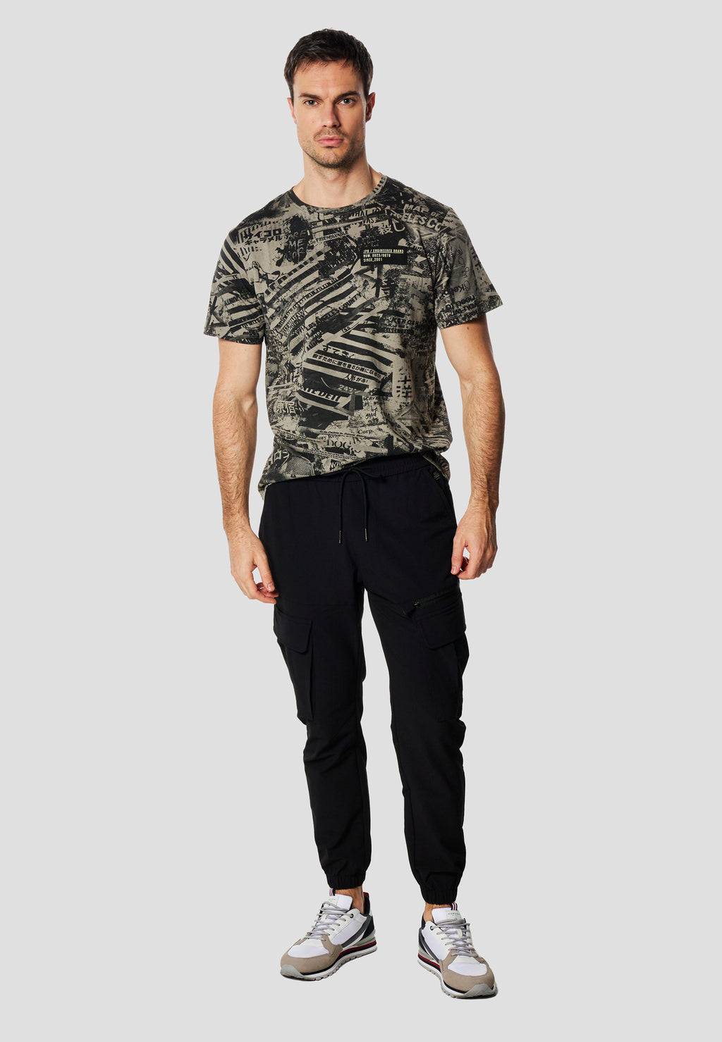 T-shirt homme kaki manches courtes imprimé all-over collage - Koroshi 2611MC11