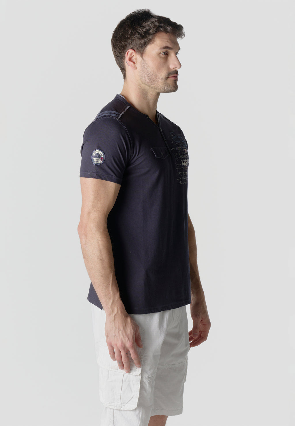 T-shirt serafino ricamata con tasca a manica corta da uomo blu scuro - Koroshi 2611MC22