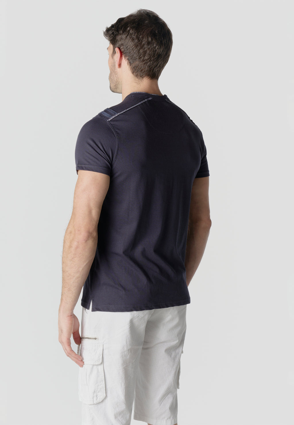 T-shirt serafino ricamata con tasca a manica corta da uomo blu scuro - Koroshi 2611MC22