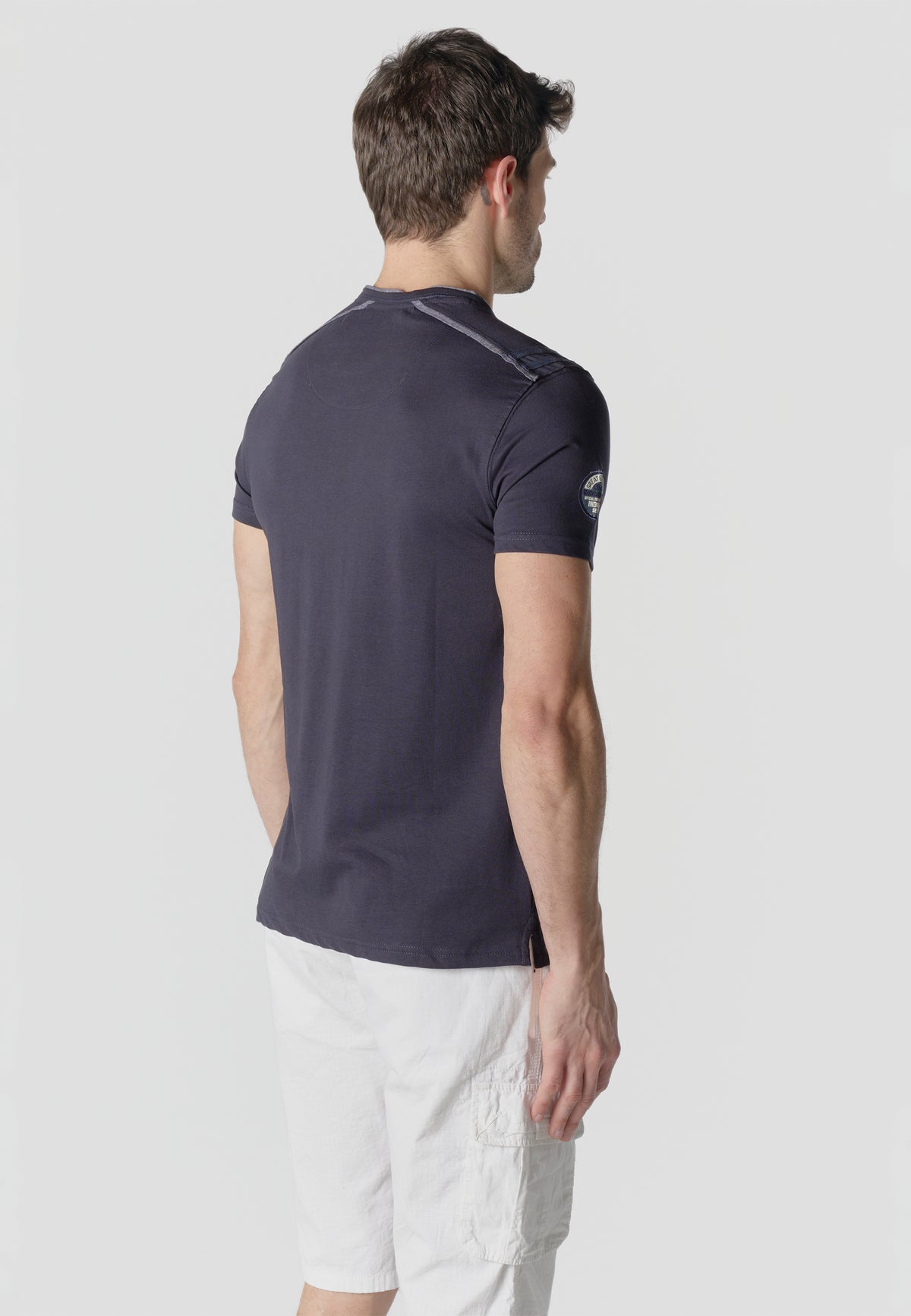 T-shirt serafino ricamata con tasca a manica corta da uomo blu scuro - Koroshi 2611MC22