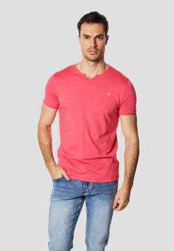 Rosafarbenes Henley-T-Shirt mit kurzen Ärmeln und offenem Ausschnitt für Herren – Koroshi 2611MC62