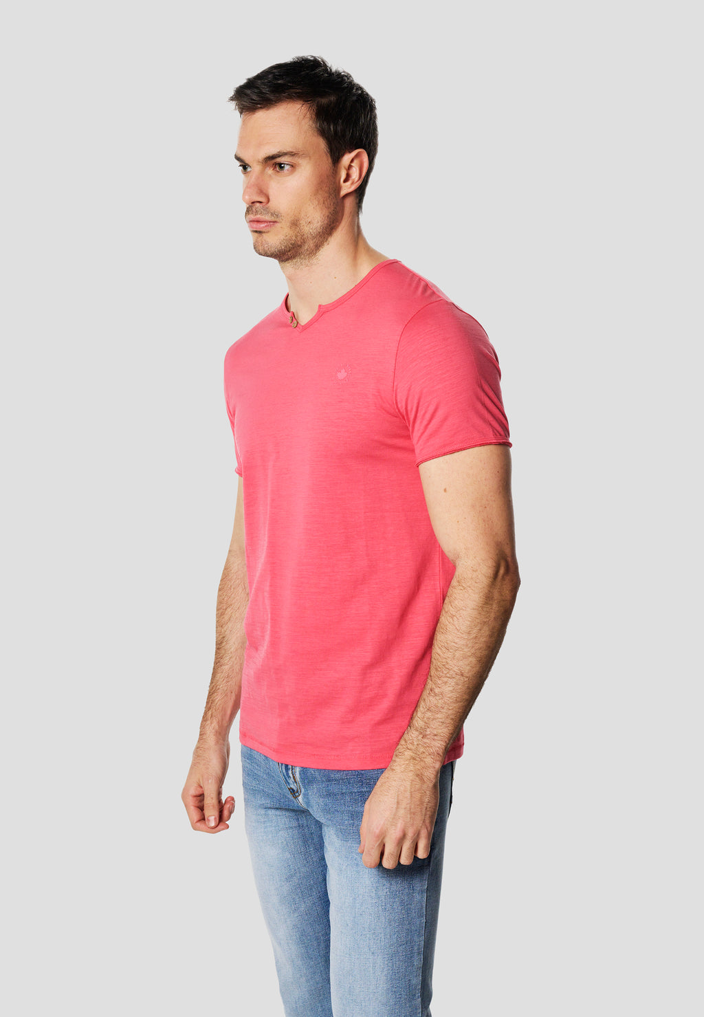 T-shirt serafino rosa a maniche corte con collo aperto da uomo - Koroshi 2611MC62