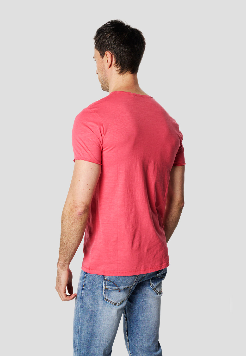 T-shirt serafino rosa a maniche corte con collo aperto da uomo - Koroshi 2611MC62
