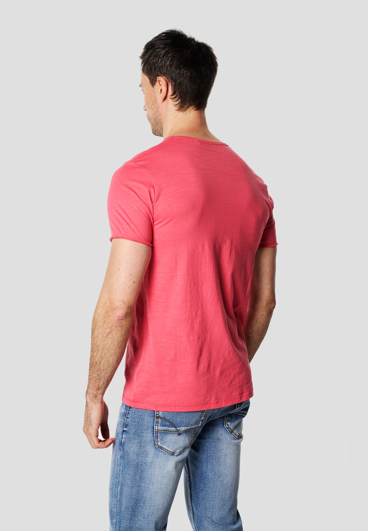 T-shirt serafino rosa a maniche corte con collo aperto da uomo - Koroshi 2611MC62