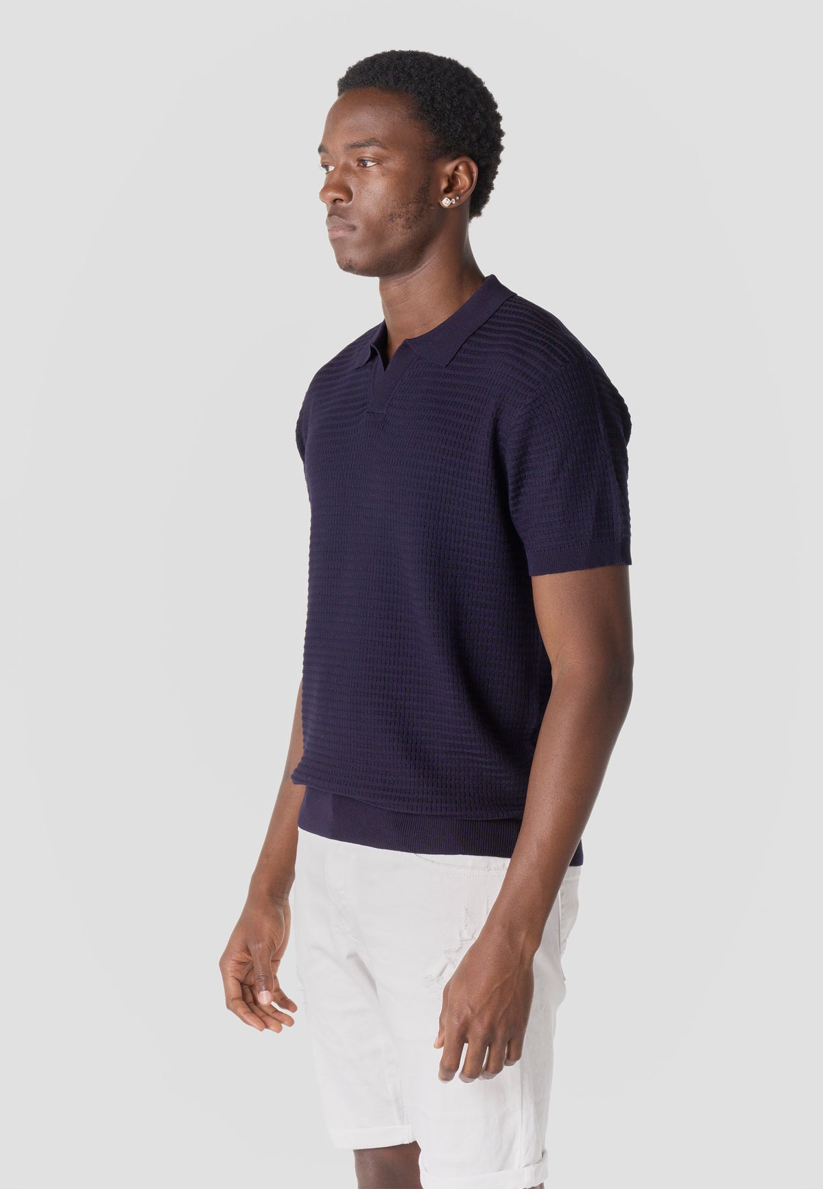 Strukturiertes gestricktes Poloshirt mit offenem Kragen und kurzen Ärmeln für Herren, Marineblau – Koroshi 2611PC47