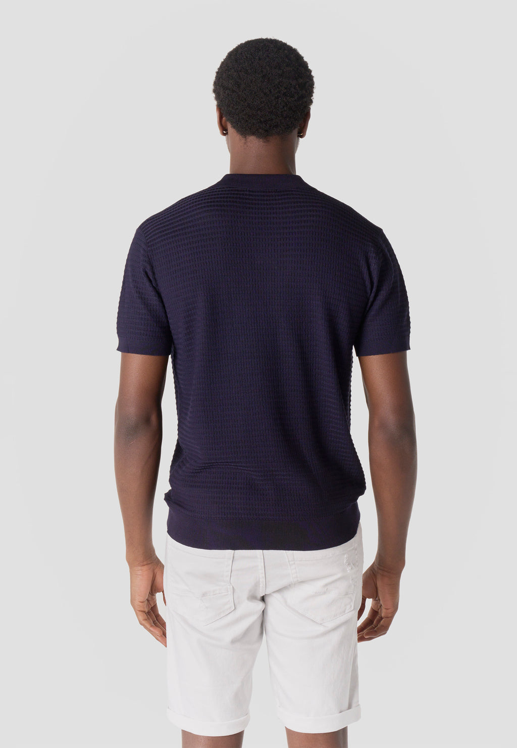 Strukturiertes gestricktes Poloshirt mit offenem Kragen und kurzen Ärmeln für Herren, Marineblau – Koroshi 2611PC47