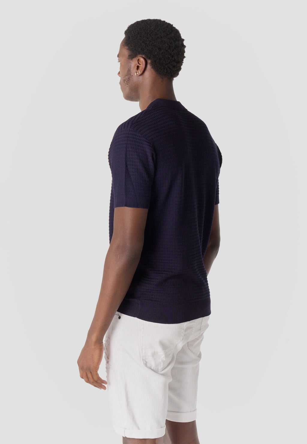 Strukturiertes gestricktes Poloshirt mit offenem Kragen und kurzen Ärmeln für Herren, Marineblau – Koroshi 2611PC47